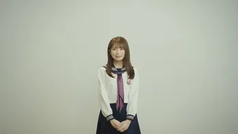 乃木坂46・秋元真夏がセンターを務める「僕たちのサヨナラ」MVが公開、思い出の制服姿披露