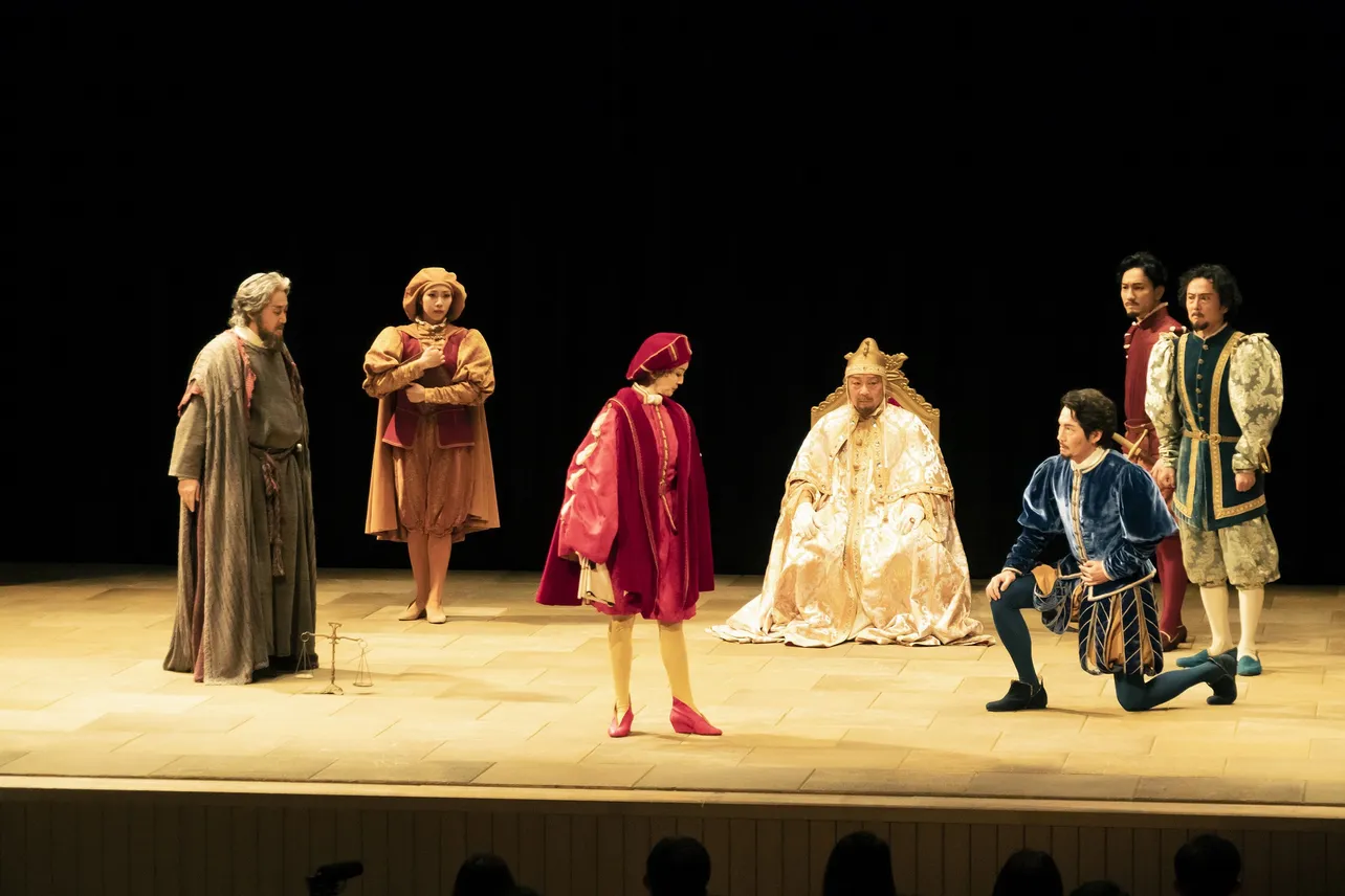 【写真】リメイクされた劇団四季衣装で「ヴェニスの商人」を演じるシーン