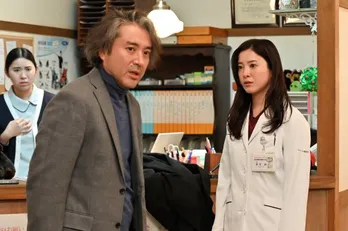 吉高由里子を追い詰める謎の男の正体はムロツヨシ「私を嫌い、恨み、憎んで」<星降る夜に>