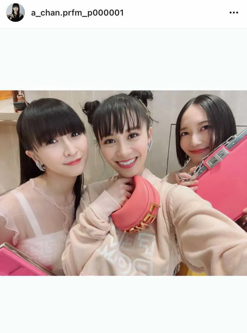 桃色が似合いすぎる…イベントを訪れたPerfume・あ～ちゃん＆かしゆか＆のっち