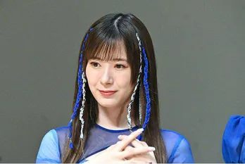 ホクロまで鮮やか…モー娘。美デコルテ&うなじあらわなショットに「かわいさ天井知らず」の声