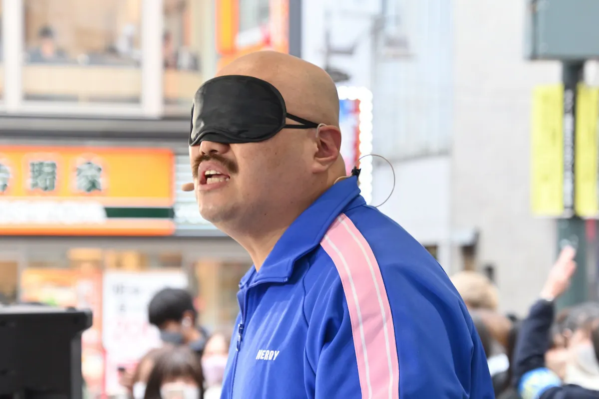 目隠しクロちゃん クロちゃん ガシャポンあそーとくじだしん！」フィギュアの「目隠し