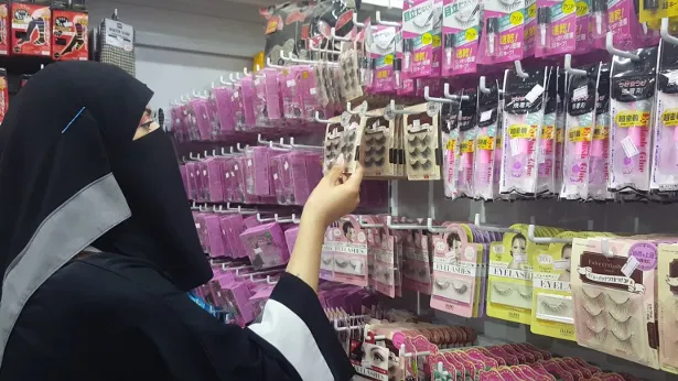 【写真を見る】イスラム教徒の女性に人気の商品とは一体…？