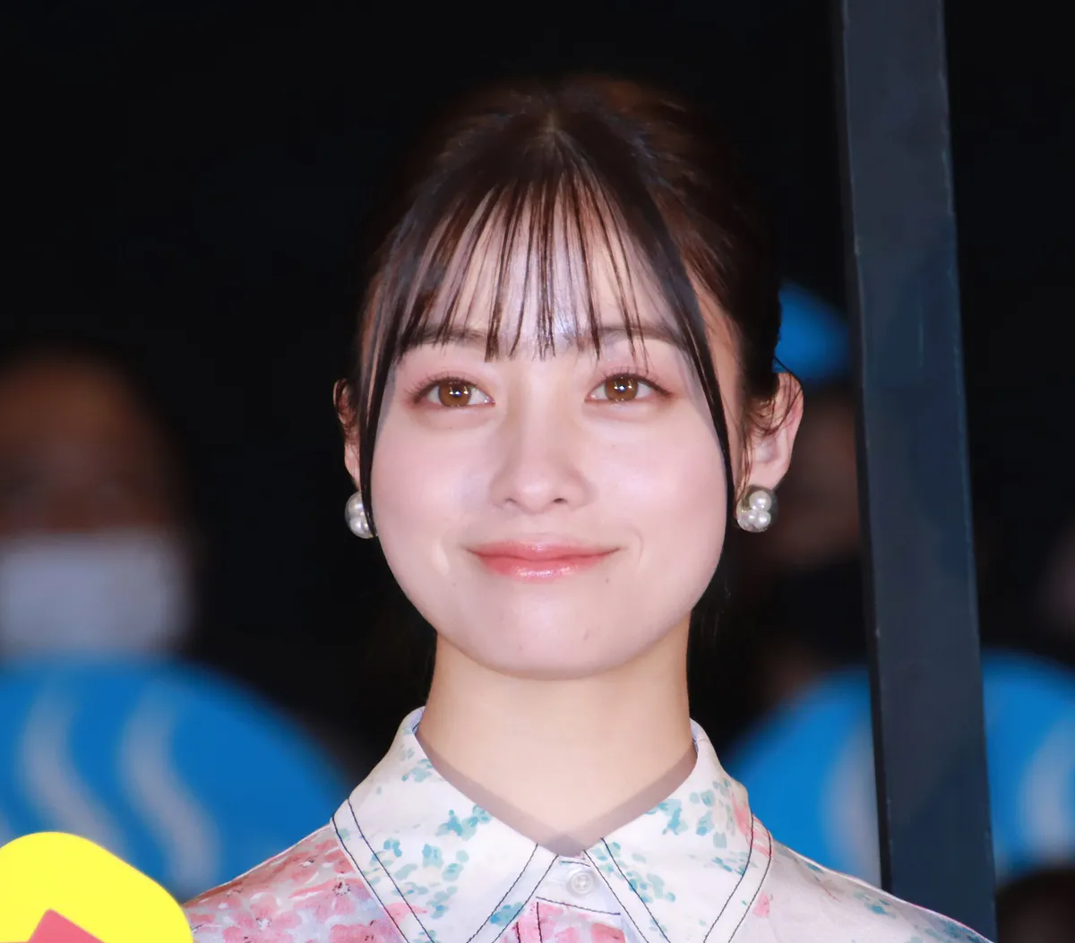 橋本環奈が映画「湯道」初日舞台あいさつに登場