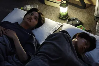 瀬戸利樹“真澄”や中田圭祐“律”の前に謎の女性・井手上漠“めぐる”が現れる「生きてたんだ…!」<僕らのミクロな終末>