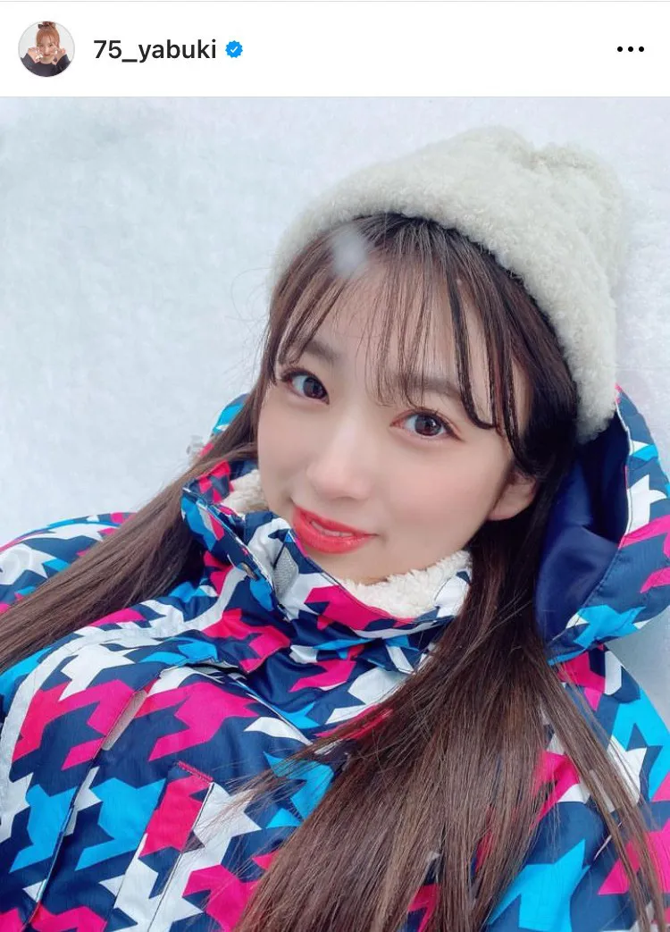 矢吹奈子、スキーの妖精みたいな色白美顔のショット 