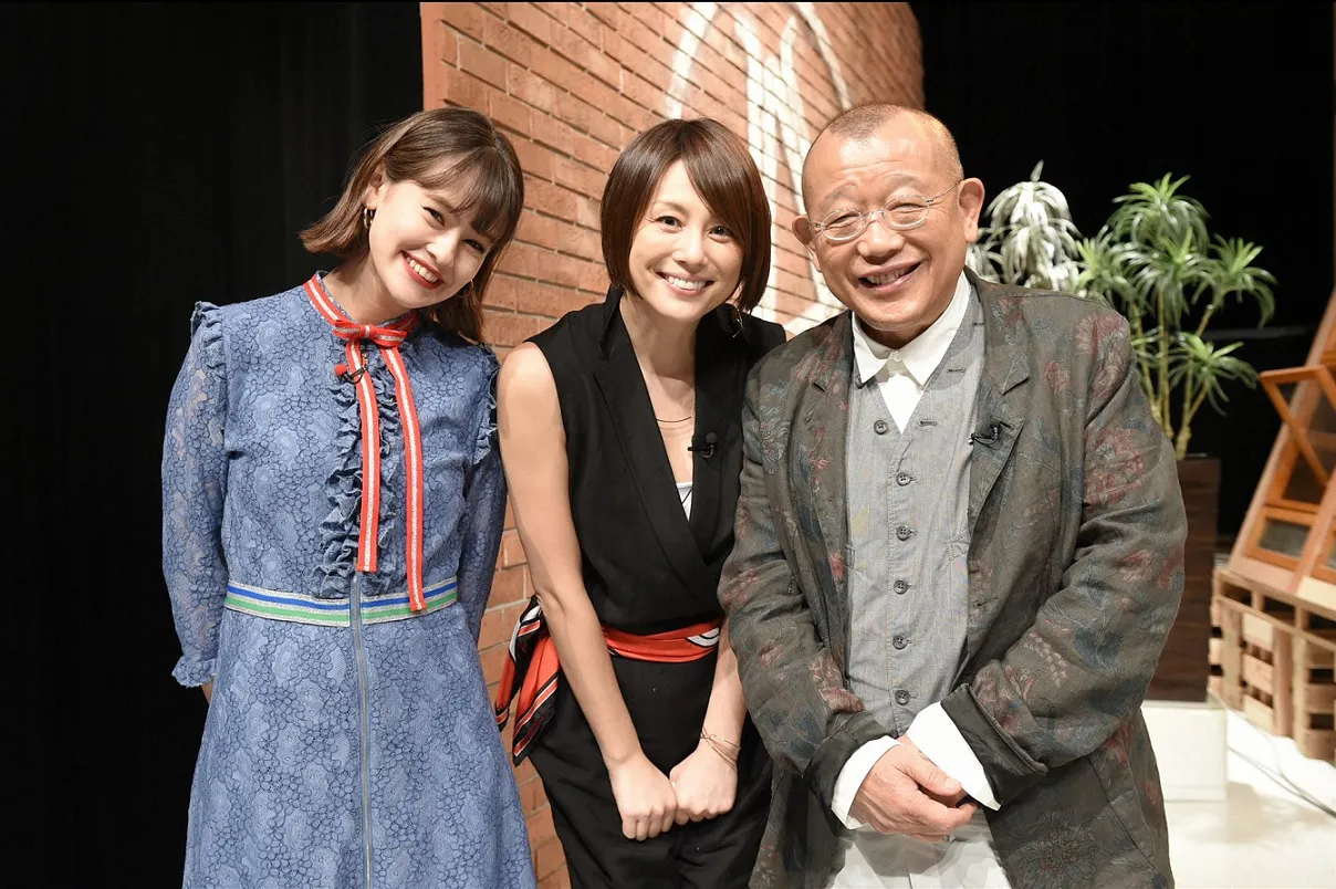 6月30日(金)放送の「A-Studio」のゲストは米倉涼子(写真中)。笑福亭鶴瓶(右)、emma(左)は、米倉の登場に大喜び！