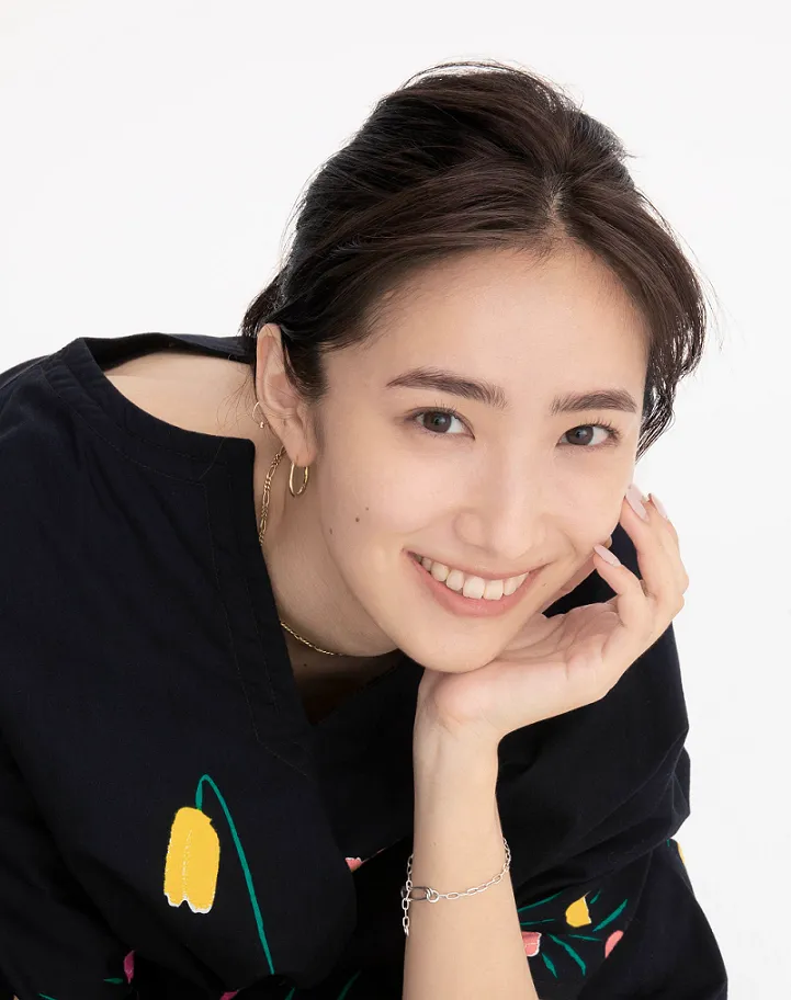【写真】佐野勇斗主演のドラマに出演する中田クルミの明るい笑顔