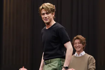 森崎ウィン“ロイド・フォージャー”「5月末まで走り抜けていく中で、どんな色に染まっていくのか楽しみにしたい」＜SPY×FAMILY＞