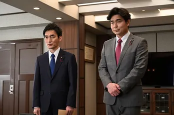 草なぎ剛と小澤征悦の“鷲鷹”コンビにも注目、息もつかせぬ怒涛の展開が繰り広げられる<罠の戦争>