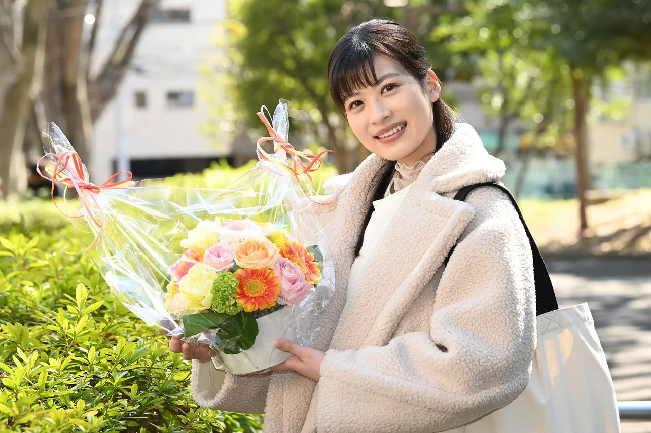 親子二役を演じた中田青渚も、充実感漂う笑顔で撮影を終えた