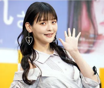 上坂すみれ、“人気声優”の枠に収まらない並外れた才能とイマジネーションの持ち主