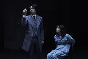 広瀬すず“アンナ”のそばで、櫻井翔”風真”が冷酷なまなざしを見せる「映画 ネメシス 黄金螺旋の謎」新場面写真解禁