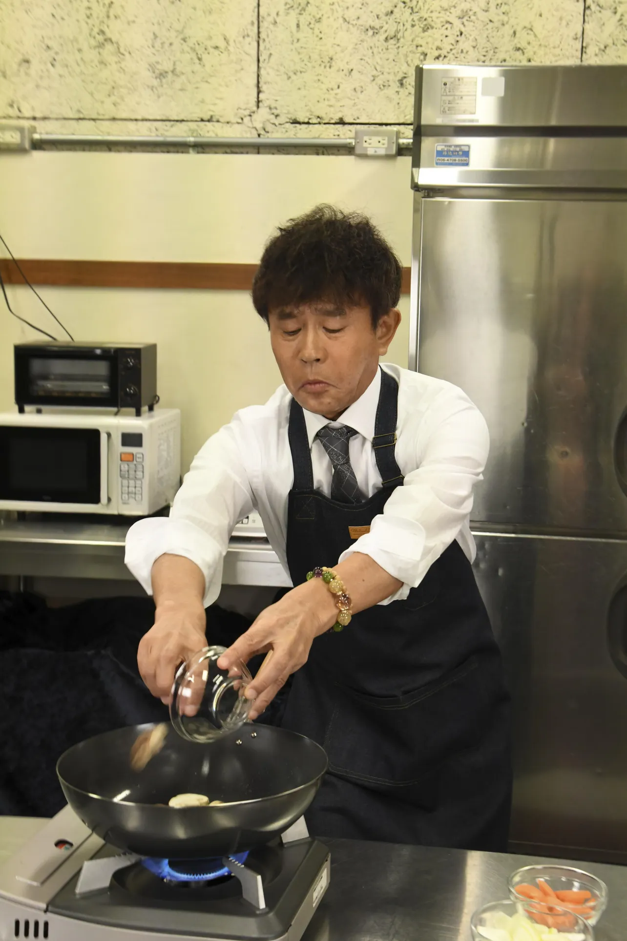 「芸能人格付けチェックBASIC 春の３時間スペシャル」では浜田雅功が料理する