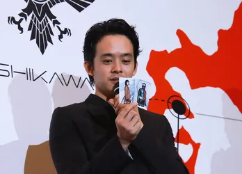 池松壮亮、粋なカードの“巡り合わせ”に「スタッフが仕込んだんじゃないですかね…」