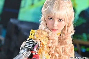 村上愛花、“女王”ヒメノ・ランへのこだわりを明かす「監督と何度も話し合いながら作り上げていきました」<王様戦隊キングオージャー>