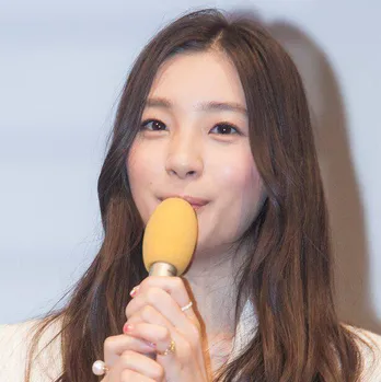 “ダブルでかわいい…”足立梨花、大好きなポケモンとの2ショットに「幸せそう」「愛らしい」の声