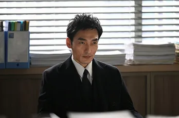 草なぎ剛“鷲津”が陥った闇にゾクゾクしっ放しの中、「やっぱり」と「まさか」が渦巻く展開に<罠の戦争>