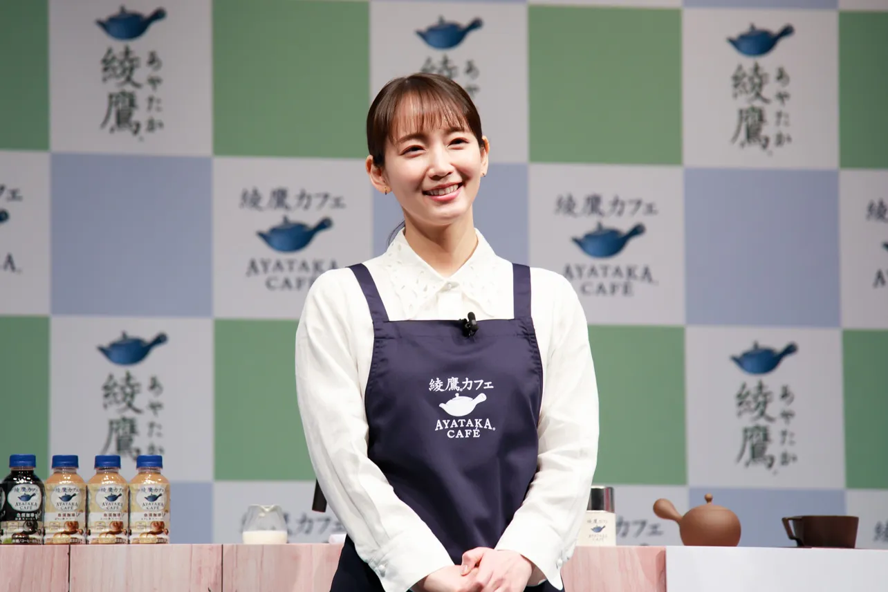 「綾鷹カフェ」新製品発表会に参加した吉岡里帆