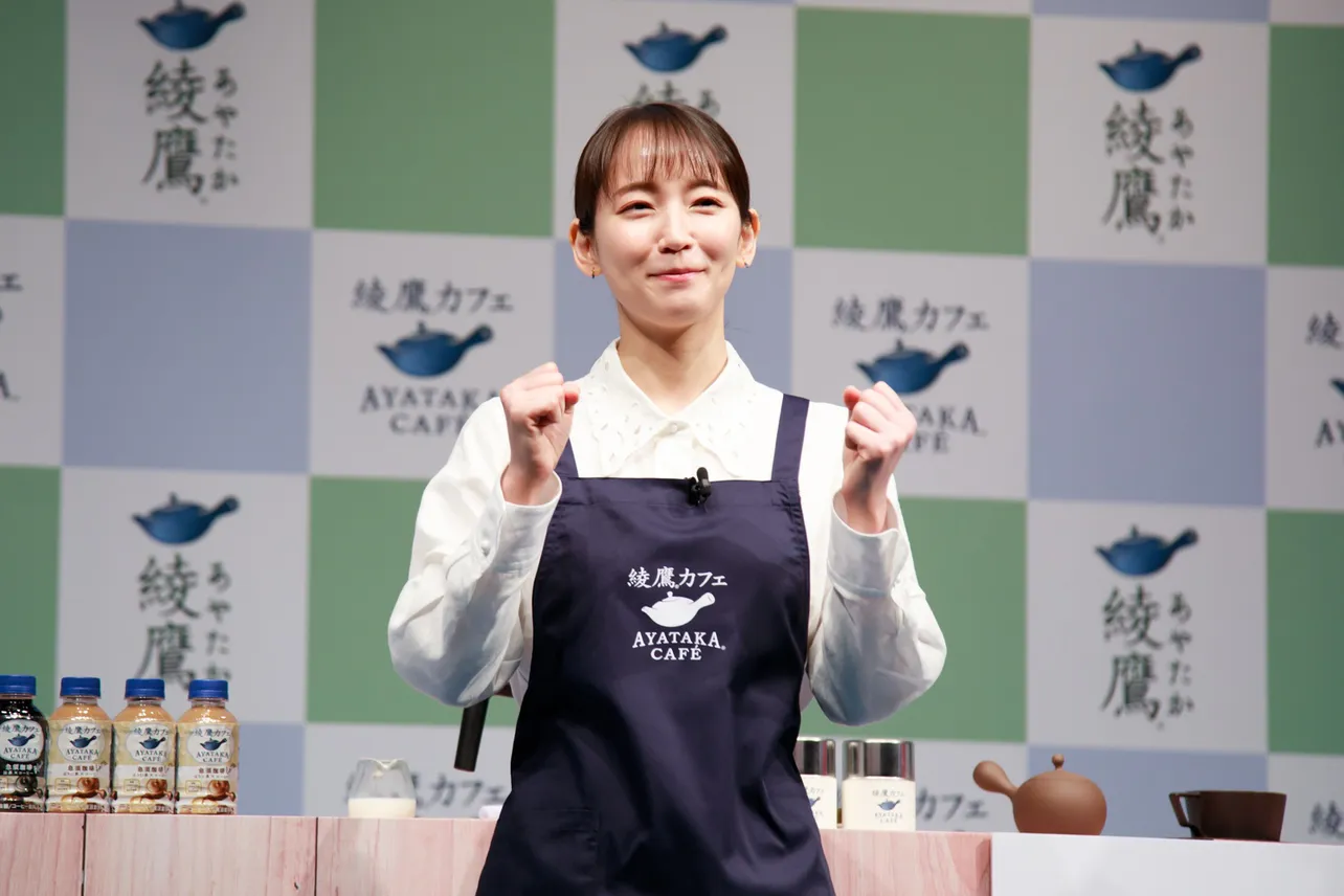 「綾鷹カフェ」新製品発表会に参加した、吉岡里帆