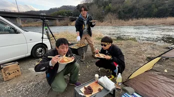 亀梨和也、“100均テントサウナ”で汗だくに 完璧過ぎる料理の腕前も披露<カネ梨和也>