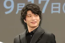 田中圭、ダンディな色気と少年のような愛らしさ　シリアスとコミカルを使い分ける演技の魅力