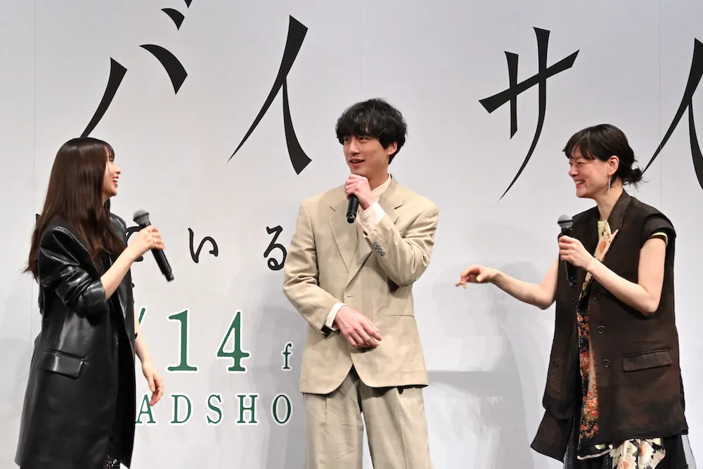 (写真左より)齋藤飛鳥、坂口健太郎、市川実日子