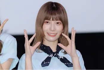 日向坂46・東村芽依、佐々木美玲とのリラックス感あふれる“めいみー”裏側ショットに「尊い」の声