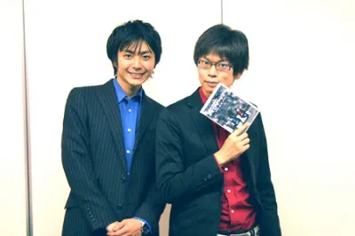 青いシャツの佐々木優介（写真左）は183cm、赤いシャツの永沢たかし（同右）は177cmと、高身長コンビでもある磁石