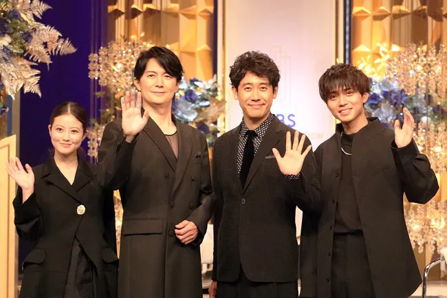 3ドラマ合同会見に参加した(左から)今田美桜、福山雅治、大泉洋、永瀬廉
