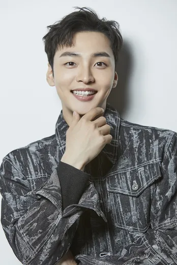 キム・ミンジェが朝鮮時代の天才医師を熱演「ユ・セプンのように生きようと努力をたくさんした」＜インタビュー＞