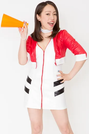 セクシーハプニングも!?レースクイーン達のガチバトルを写真でお届け!