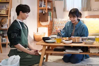 波瑠“速見”のもとに高杉真宙“山本”がお試しで嫁入り 伝家の宝刀の料理でアピール<わたしのお嫁くん>