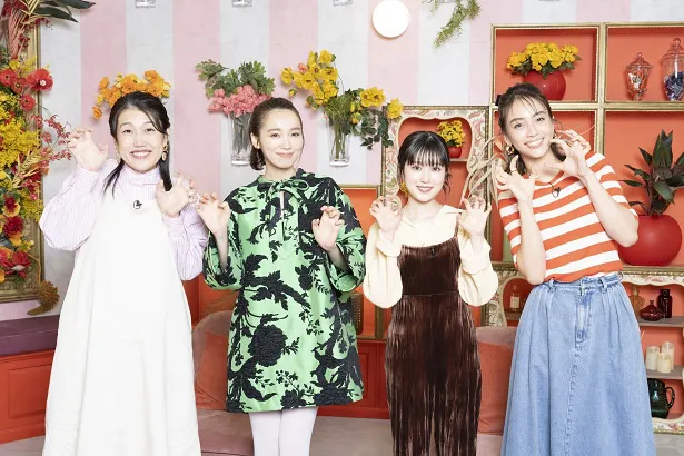 「花束とオオカミちゃんには騙されない」第7話の番組スペシャルゲストとして出演が決定した女優の福本莉子(写真右から2人目)