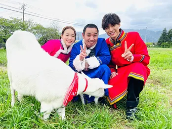福士蒼汰&飯豊まりえ、桜の名所でヤギの“ポポ”とゆる~くお散歩「本当にこれで大丈夫かな(笑)?」<ヤギと大悟>