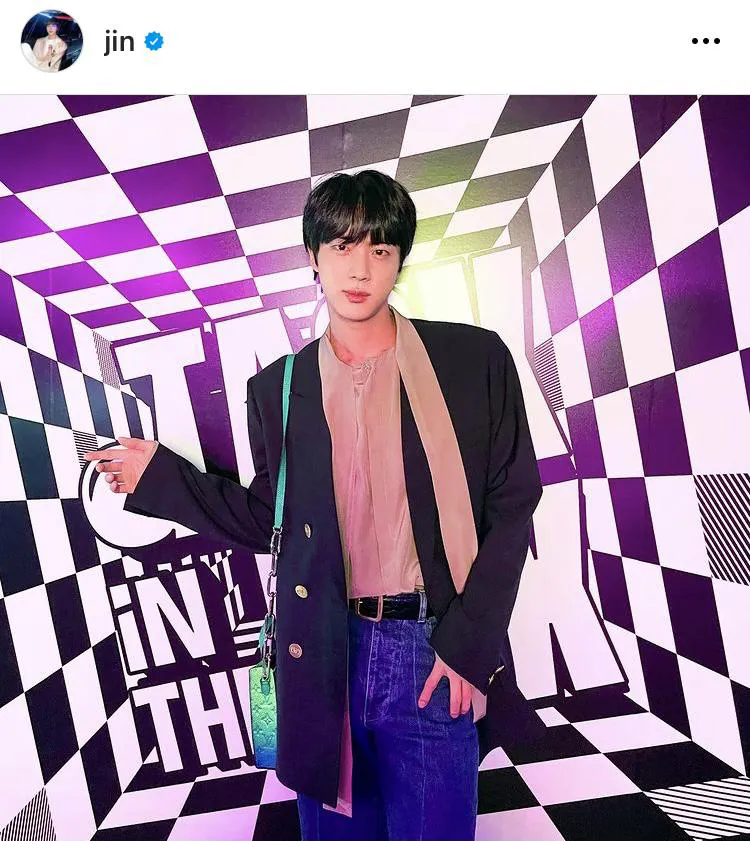 ※JINオフィシャルInstagram(jin)より