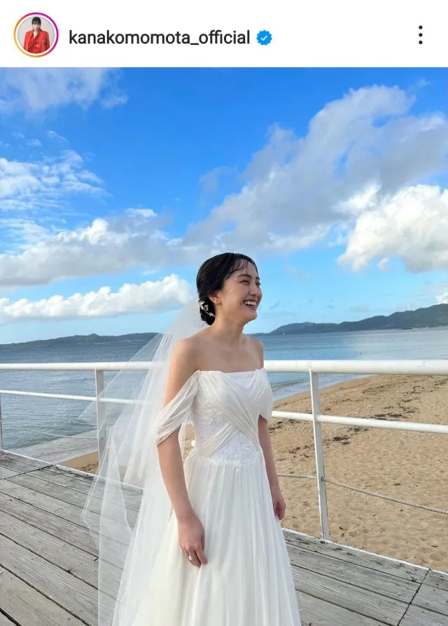 百田夏菜子の美しいウエディングドレス姿に「結婚してるけどゼクシィ買います」の声も