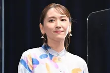 新垣結衣&浅利陽介の“再共演”2ショットに「コードブルー!」「仲の良さが伝わってくる」とファン歓喜<風間公親-教場0->