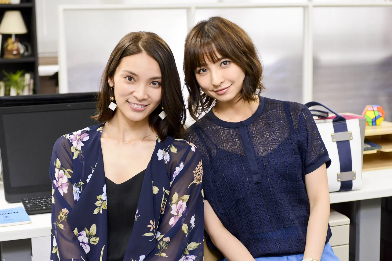 7月20日(木)放送の「脳にスマホが埋められた！」で、AKB48卒業後初となるドラマ共演を果たした秋元才加、篠田麻里子(写真左から)