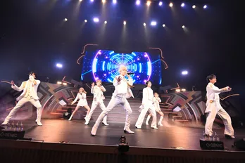 GENIC、LINE CUBEワンマンで涙「数字じゃ計れないものがあるって皆さんに教えてもらいました」