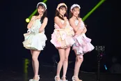 ユニットコーナーで「ジッパー」を披露した行天優莉奈、吉川七瀬、服部有菜(写真左から)
