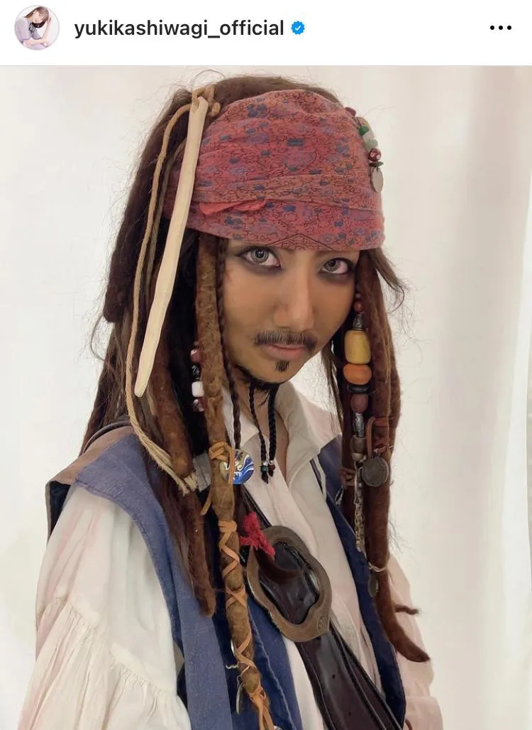 【写真】ドレッドヘアに口ひげ…ワイルドすぎる海賊姿を披露する柏木由紀