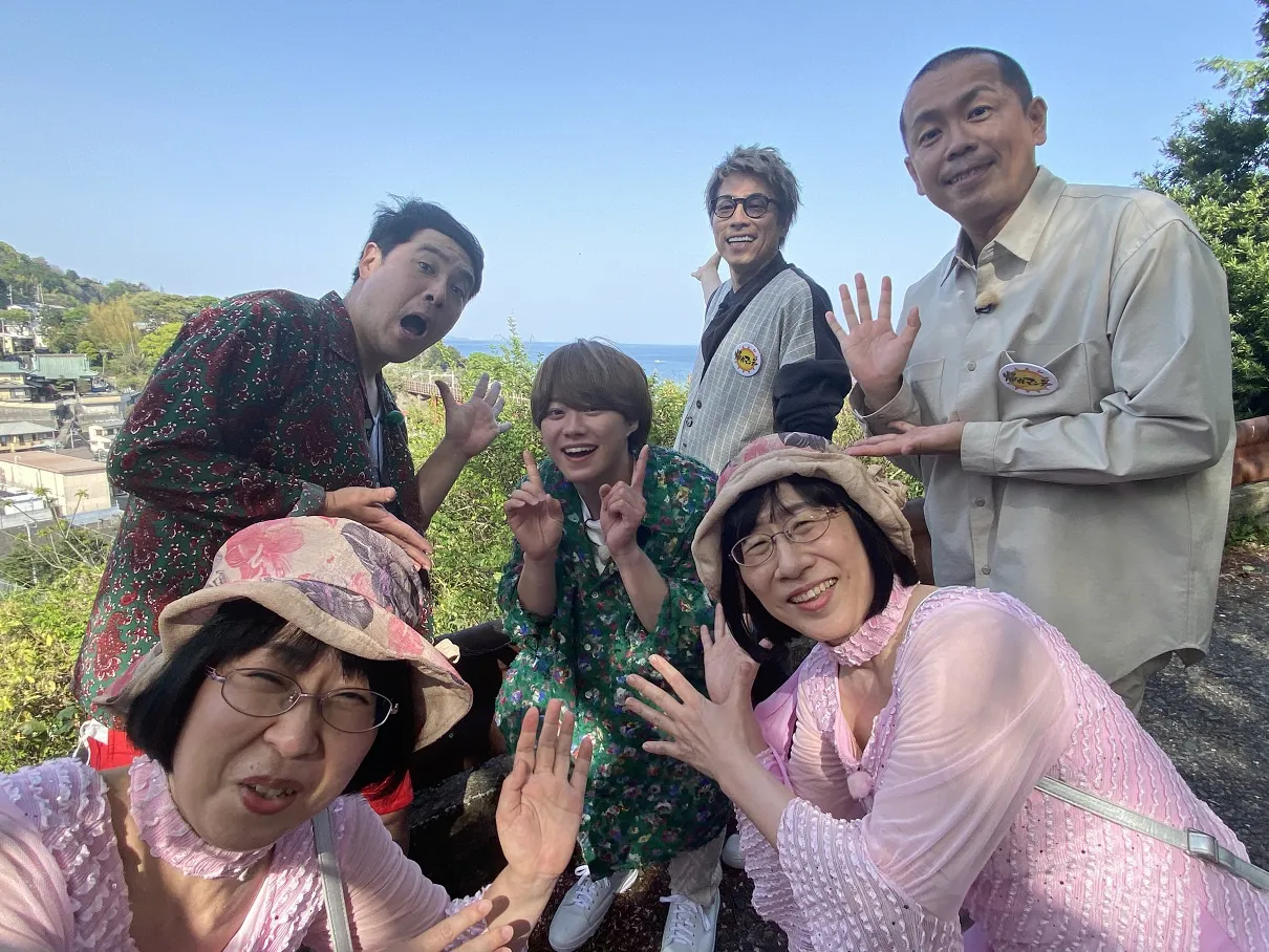 【写真】秘境の地で焼肉店を探す旅をする大橋和也、田村淳らの集合ショット