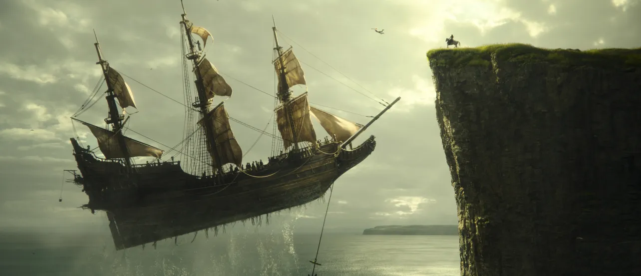 映画「ピーター・パン＆ウェンディ」で船が宙を舞うシーンを公開