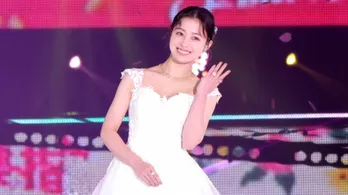 橋本環奈、純白の”ウエディングドレス”でガルアワ初降臨!『王ささ』山田涼介との共演ドラマを番宣<GirlsAward>