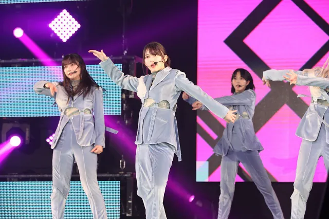 『Rakuten GirlsAward 2023 SPRING/SUMMER』に登場した櫻坂46 