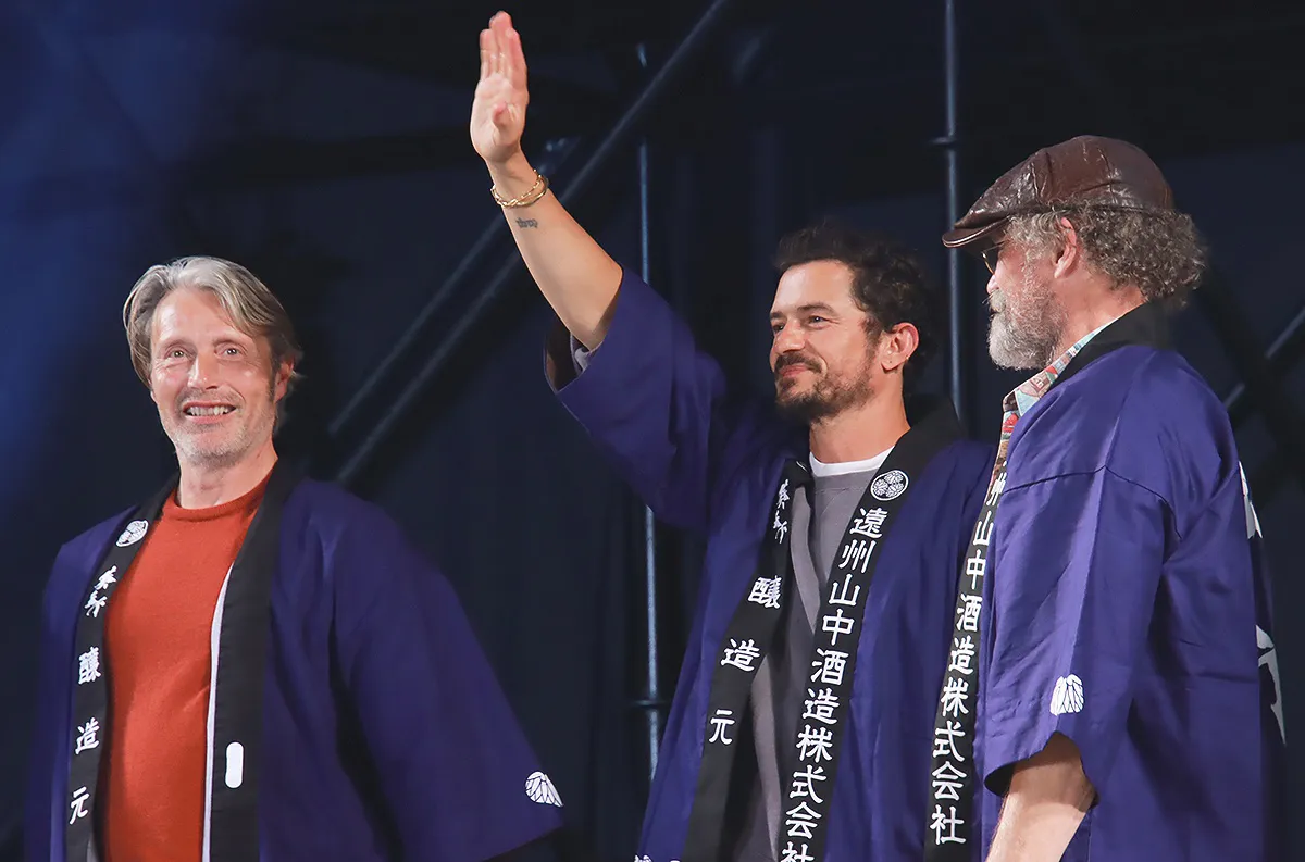 「大阪コミコン2023」のグランドフィナーレに登壇したマッツ・ミケルセン、オーランド・ブルーム、マイケル・ルーカー(写真左から)