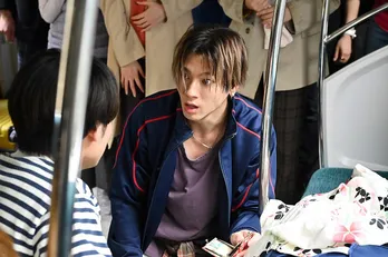 「実際に山田(裕貴)さんが松雪(泰子)さんの髪を切っています」、ドラマPが第4話の裏話を告白＜ペンディングトレイン＞