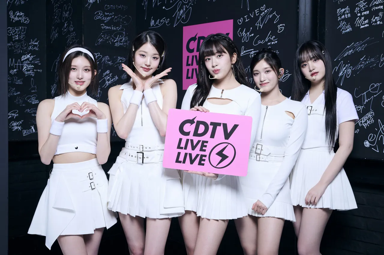 「CDTVライブ！ライブ！」に出演するIVE(左から)ガウル、ウォニョン、ユジン、イソ、リズ