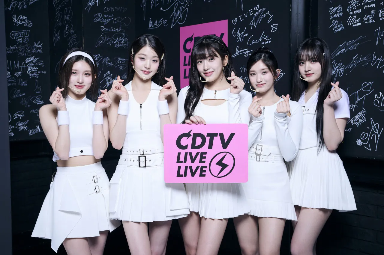 「CDTVライブ！ライブ！」に出演するIVE(左から)ガウル、ウォニョン、ユジン、イソ、リズ